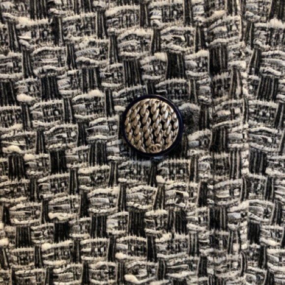 Chanel Grey And Black Tweed Sz 40 Jacket - Picture 4 of 7